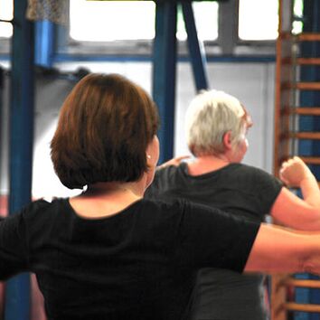 Teilnehmer eines Zumbakurses in Nahansicht